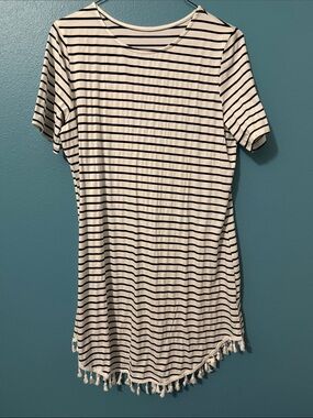 Striped Short-Sleeve Fringe Hem Women’s Top - White & Black